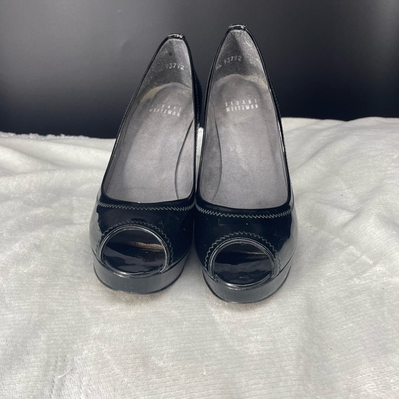 Stuart Weitzman Women’s 5.5 Black Peep-Toe Heels Patent Leather Made In Spain - Picture 2 of 8